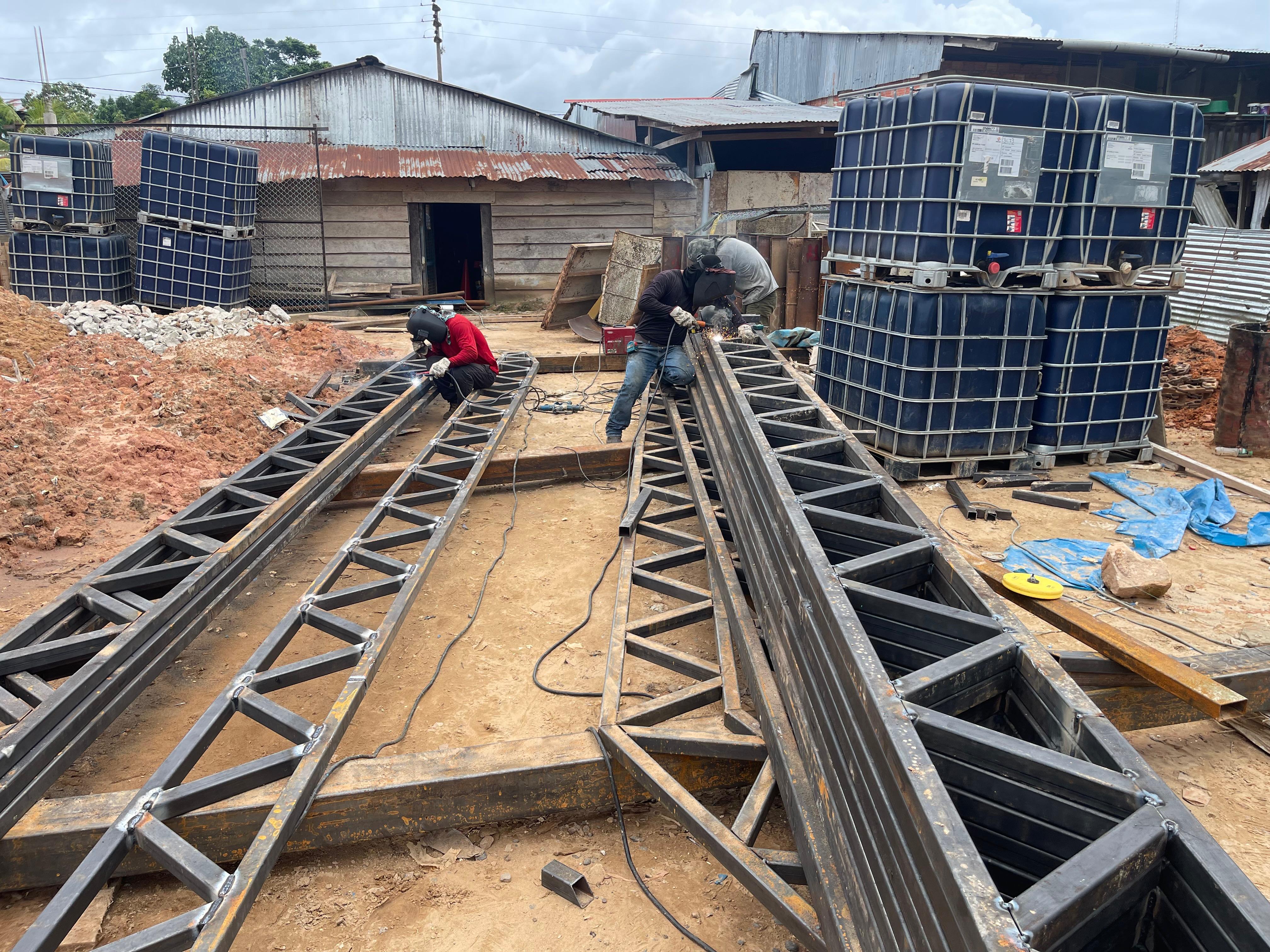 Fabricación de estructuras metálicas pesadas para almacén industrial