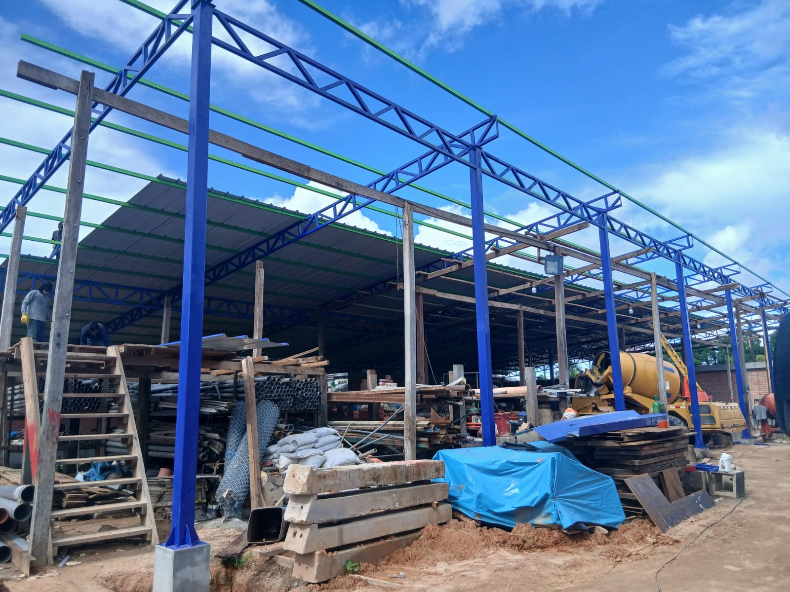 Fabricación especializada de columnas de acero estructural certificadas