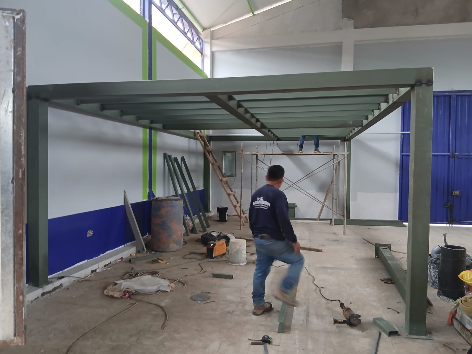 Montaje de coberturas y cerramientos herméticos perimetrales