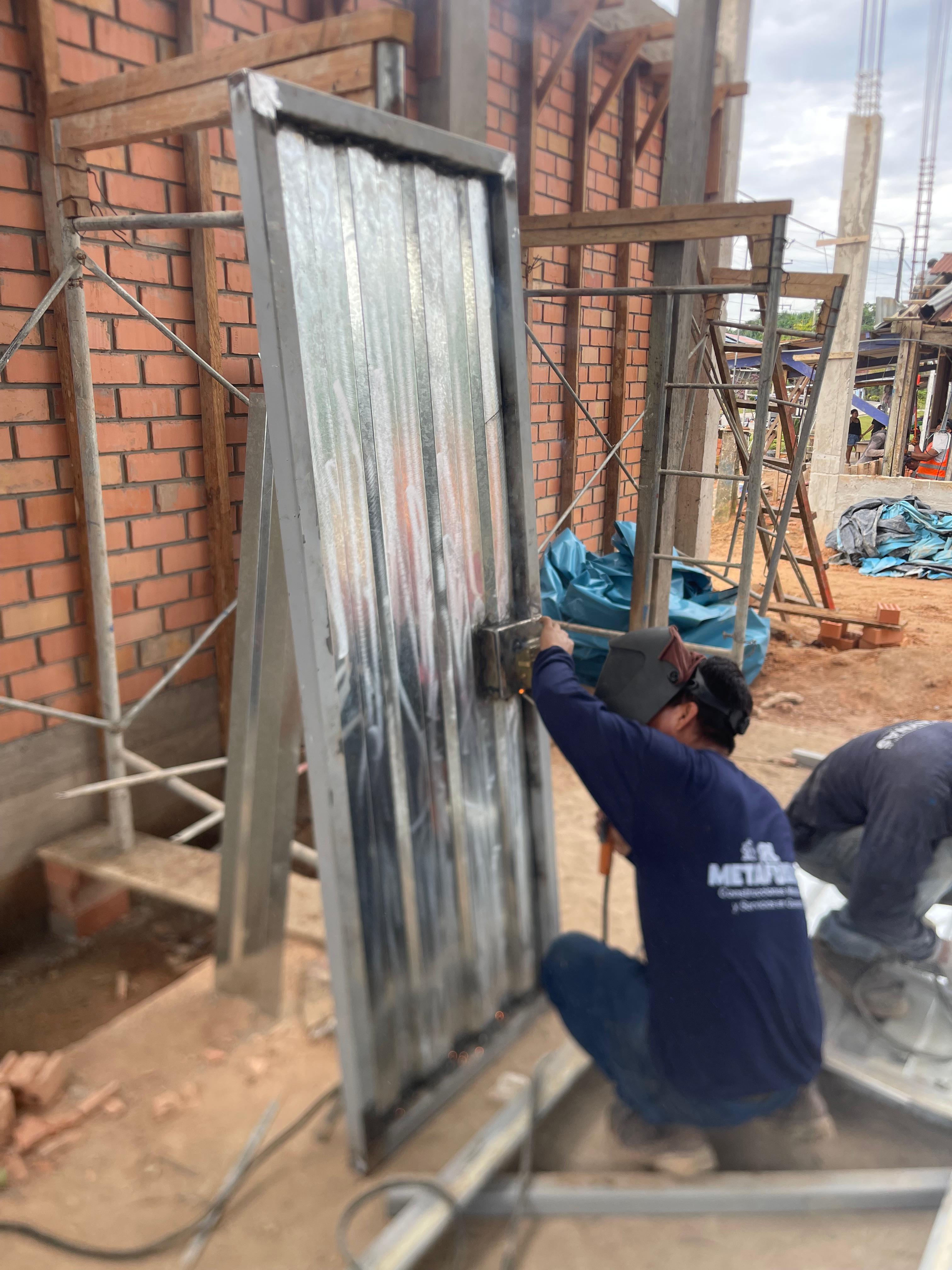 Montaje e instalación de techado parabólico de gran envergadura